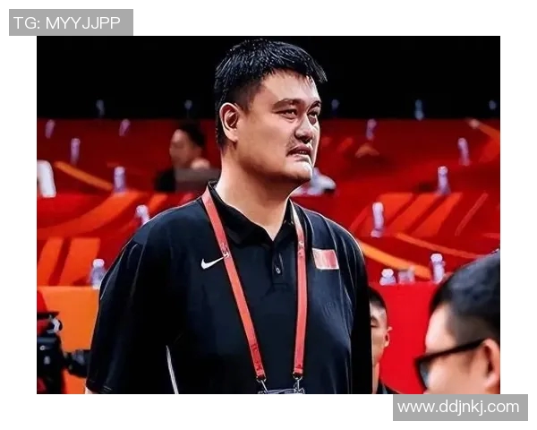 姚明亲临CBD引发热议球迷欢呼期待他的篮球传奇再续
