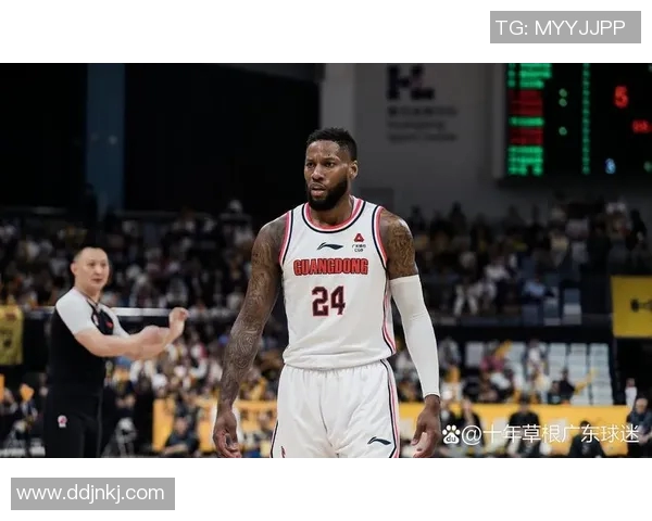 广东男篮外援黑镇宇恶语公开道歉!停赛2场罚款10万元 广东男篮外援黑镇宇恶语公开道歉!停赛2场罚款10万元