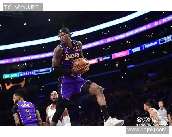 湖人队客场惜败76人队,浓眉哥意外受伤全场揪心 湖人队客场惜败76人队,浓眉哥意外受伤全场揪心